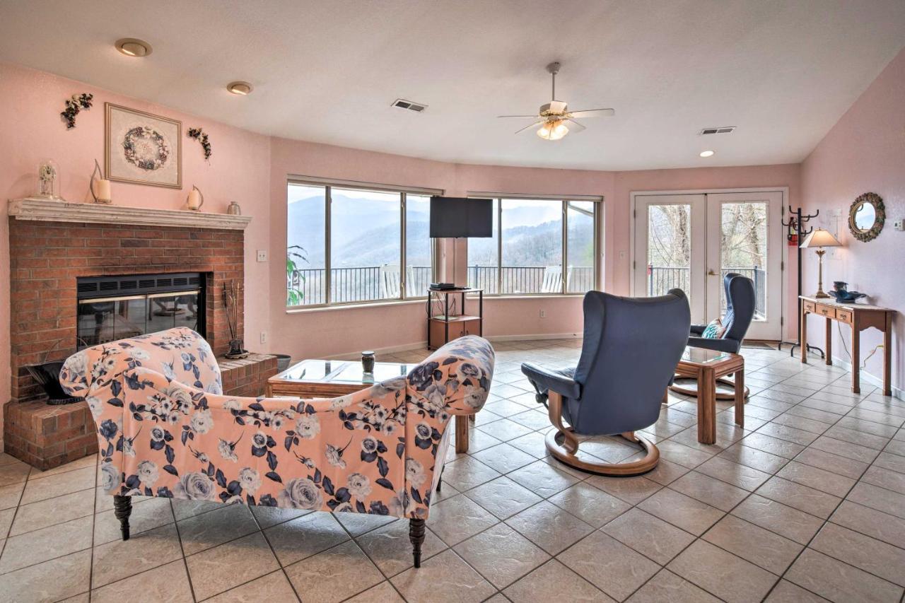 Charming Burnsville Apt With Mountain Views And Deck! Екстериор снимка